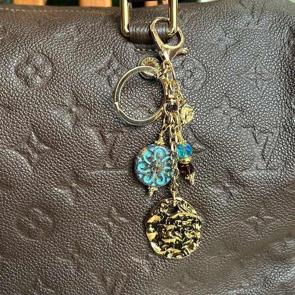 New GOLD HAMMERED NUGGET Bag Charm - Picture 6 of 7